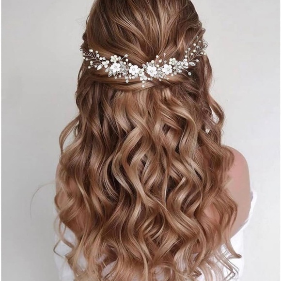 Elegant Floral Hair Accessory - Picture 1 of 5